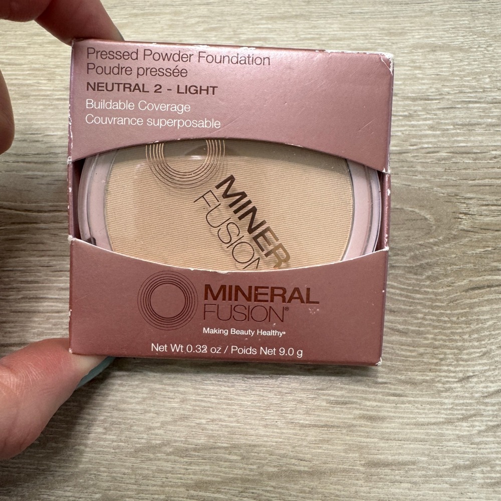 NIB Mineral Fusion Pressed Powder Foundation Neutral 2 Light 0.32oz